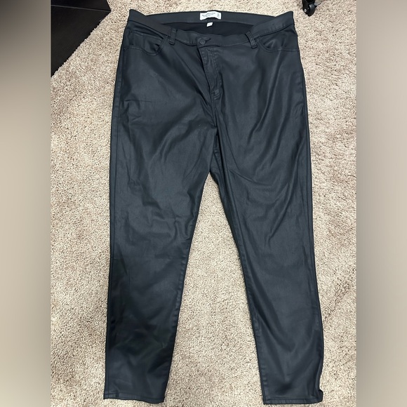Abercrombie Curve Love High Rise Super Skinny Jean Coated Black Size 20 NWOT - Picture 2 of 4